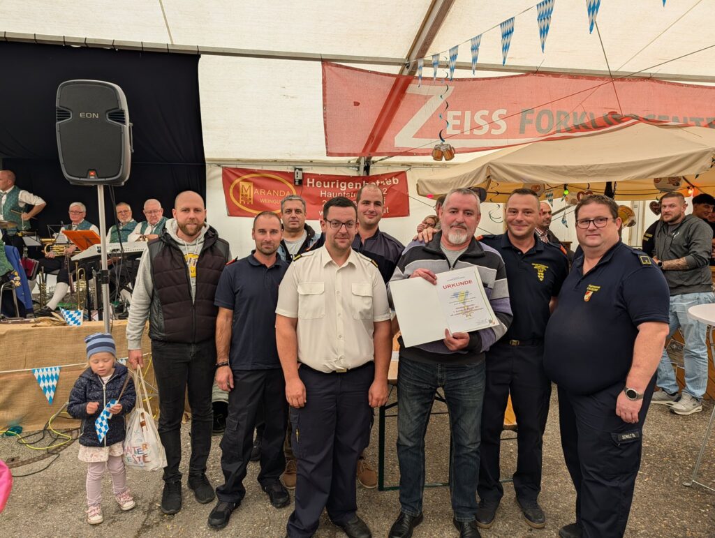 Ist möglicherweise ein Bild von Text „EON MARA EISS EISSFORMIC FORKLO Heurigen! Heurigenhatiab meb Hauntsi URKUNDE“