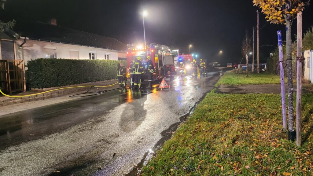 Ist möglicherweise ein Bild von Krankenwagen