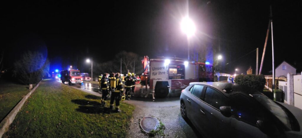 Ist möglicherweise ein Bild von Krankenwagen